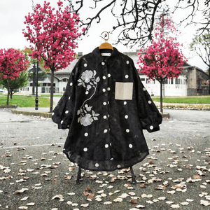 Camisa negra con bordado floral para mujer, corte holgado, manga larga, blusa informal para otoño - Product Image 3