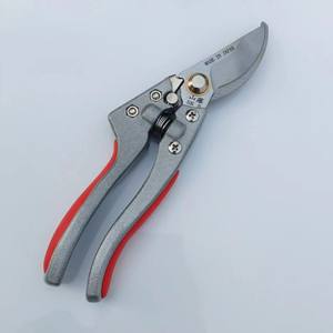 Sécateur de taille Shanteng V9 à lame en acier carbone, manche rouge, fabriqué au Japon, pour la taille des arbres fruitiers et du jardin - Product Image 4