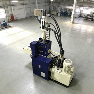 25 tonnes multi-matériaux accessoires de produits jouets machine verticale automatique de moulage par injection de plastique à glissière unique pour petites pièces - Product Image 2