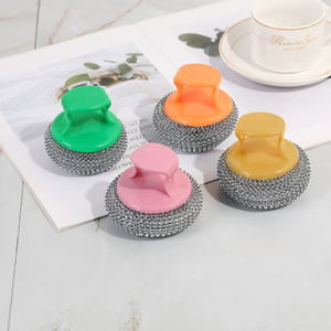 Mango de plástico y cepillo de metal Estropajo de cocina Ollas y sartenes Cepillo de fregado limpio Cepillo de acero giratorio de cocina Bola de malla de PP - Product Image 5