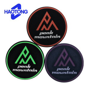 Tùy chỉnh 3D lớn lên logo thương hiệu mềm polyvinyl clorua cao su vá thời trang nhãn quần áo cho hàng may mặc - Product Image 2