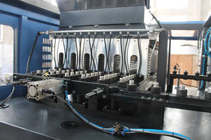 全自动500毫升聚酯注射吹塑机，用于水灌装和封盖高效精密 - Product Image 5