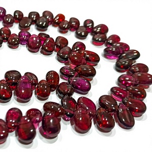 Rodonita natural granate, cuentas lisas en forma de pera de 4 a 7 mm, se venden por hebra de 8 pulgadas de largo. - Product Image 1