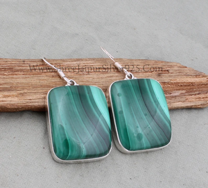 Boucles d'oreilles en argent sterling 925 faites à la main, respectueuses de la peau, serties de pierres précieuses de malachite naturelle, coupe coussin, pour mariage et fête - Product Image 1