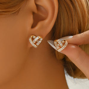 Jolies boucles d'oreilles en forme de coeur en or Style tendance avec cuivre rotatif et pierre de Zircon gains bijoux femmes boucles d'oreilles - Product Image 1