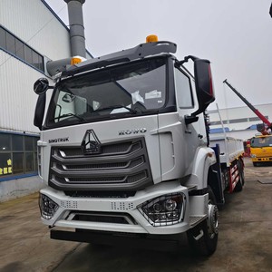 รถบรรทุกติดเครน SINOTRUK HOWO NX 6x4 แบบแขนยืดได้ พร้อมพื้นบรรทุกแบบเรียบ สำหรับขนส่งเครื่องจักรก่อสร้าง - Product Image 1