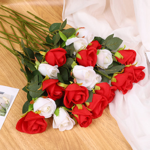 Ramo de Rosas Artificiales de 47 cm, Flor de Seda y Plástico Roja, Alta Simulación, Decoración para el Hogar, Decoración para Bodas - Product Image 3