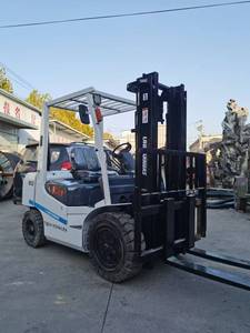 TCM Tiendas de reparación de 3 toneladas Hoteles Tiendas de alimentos Motor de altura de elevación de 4,5 m Motor Isuzu como opcional - Product Image 3