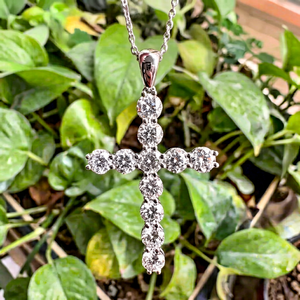 Pendentif croix en diamant de culture : Collier religieux en or blanc 14 carats - Product Image 1