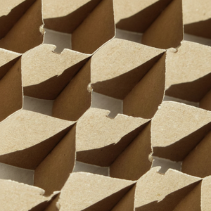 บรรจุภัณฑ์หลักกระดาษคราฟท์รังผึ้งวัสดุบรรจุภัณฑ์ขายส่งจากโรงงานเวียดนาม - Product Image 1