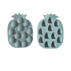 Moldes de silicona reutilizables para cubitos de hielo con forma de piña, ahorradores de espacio en el congelador, sin BPA, para fiestas y diversión de verano - Product Image 4