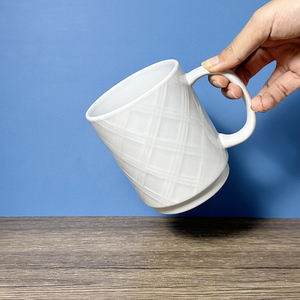 <span class=keywords><strong>Lot</strong></span> <span class=keywords><strong>de</strong></span> tasses à café en céramique blanches, personnalisées, unies, à carreaux ou gaufrées, pour l'approvisionnement commercial et la vente en gros - Product Image 1
