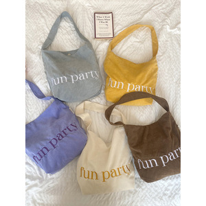 Borsa Tote in Corduroy con Logo Personalizzato, Estetica Minimalista, Riutilizzabile, con Chiusura Magnetica, per Shopping Quotidiano - Product Image 2