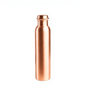 Bouteille d'eau en cuivre au fini mat élégant, parfaite pour le bureau, la table et la décoration de la cuisine à la maison. - Product Image 1
