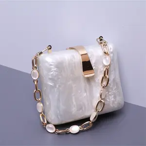 Sacoche à épaule en acrylique blanche perle pour femmes, pochette de texture, à chaîne, nouvelle collection 2021