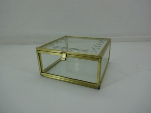 Compre una Caja Organizadora de Joyas de Calidad Estándar con Forma Rectangular, Fabricada en Vidrio y Metal - Product Image 6