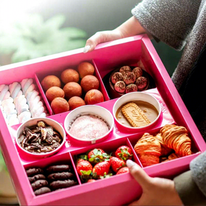 Muestra gratis logotipo personalizado Navidad vacaciones negro Sushi Bento Catering caja de grado alimenticio postre Dunking caja con divisores - Product Image 1