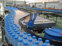 Ligne de production d'eau en bouteille automatique à commande PLC de haute précision, équipement de traitement de l'eau, garantie 1 an
