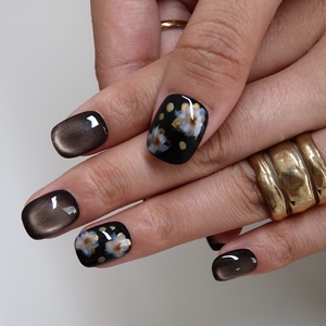 <span class=keywords><strong>Uñas</strong></span> postizas cuadradas <span class=keywords><strong>de</strong></span> acrílico negro dorado vintage <span class=keywords><strong>con</strong></span> efecto acuarela floral, ojo <span class=keywords><strong>de</strong></span> gato metálico, flor <span class=keywords><strong>de</strong></span> acuarela y puntos <span class=keywords><strong>de</strong></span> lámina dorada - Product Image 4