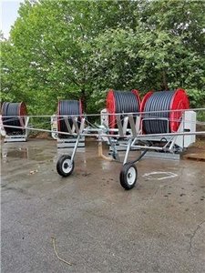 Aspersor de carrete de manguera de turbina con base giratoria y remolque fácil para riego flexible de tierras de cultivo - Product Image 5