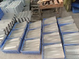 Équipement d'échelle de <span class=keywords><strong>piscine</strong></span> anti-dérapant en gros d'usine 304/316 caractéristiques en acier inoxydable échelles de type bride en caoutchouc pour piscines - Product Image 3