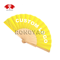 Vente en gros 23 cm Chine ventilateur de mariage décoration en bois ventilateur de main portable personnalisé pour cadeaux promo