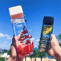 Bouteille d'eau réutilisable en plastique transparent écologique de 500 ml, portable, avec couvercle, design carré transparent de 16 oz, très vendue pour le camping
