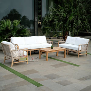 Canapé suédois en teck durable et tressage élégant en rotin, idéal pour les espaces extérieurs des complexes hôteliers recherchant la détente - Product Image 3