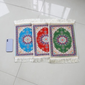 Alfombra de oración musulmana lavable de seda fría con acolchado mejorado para rodillas y frente, diseño islámico moderno, base antideslizante. - Product Image 2