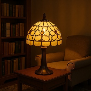 Lámpara de Noche de Vitral Creativa de Estilo Retro Campestre para Dormitorios, Oficinas, Estilo de Diseño Europeo, con Batería para Hoteles y Cafeterías - Product Image 1