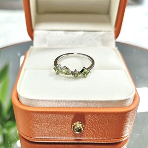 Anillo de Oro de 14k con Piedra Preciosa de Peridoto Verde Tallado, Moderno y Popular, con Incrustaciones Geométricas <span class=keywords><strong>para</strong></span> Mujer, Regalos de Navidad <span class=keywords><strong>para</strong></span> <span class=keywords><strong>Adolescentes</strong></span> - Product Image 2