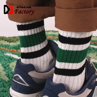 Vente en gros en vrac de chaussettes pour hommes en coton personnalisé de haute qualité fabricant rayure tube moyen confortable équipage automne hiver chaussettes blanches