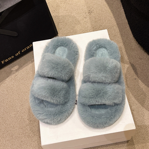 Pantoufles en fourrure pour femmes avec logo personnalisé Vente en gros en usine 2 sangles Claquettes en fourrure douce et chaude Chausson plat à fourrure moins cher pour la maison - Product Image 3