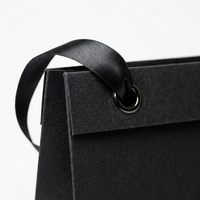 Sac de courses en papier noir aseptique écologique personnalisé de luxe avec logo en feuille d'or pour la promotion et l'emballage en supermarché