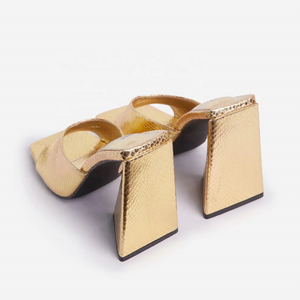 Sandales à talons hauts pour femmes en cuir de serpent doré, style mules décontractées, personnalisables, grandes tailles disponibles jusqu'au 10.5 - Product Image 4