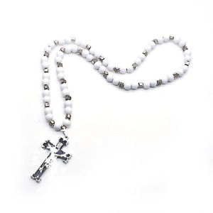 Collier chapelet en perles de bois noir et blanc avec pendentif croix, longueur 27 cm, perles en alliage de zinc pour festivals et célébrations - Product Image 2