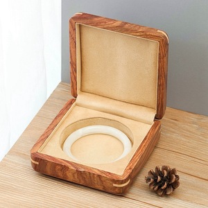 Caja de almacenamiento de joyas de madera maciza para collares, anillos, pulseras, brazaletes, joyería portátil vintage pequeña de madera maciza con tapa abatible. - Product Image 2
