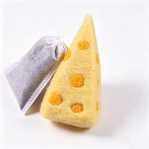 Jouet pour <span class=keywords><strong>chat</strong></span> en feutre de laine biologique en forme de <span class=keywords><strong>fromage</strong></span>, non toxique, fait main, rempli de catnip naturel, jouet interactif amusant pour animaux de compagnie - Product Image 3