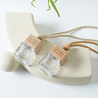 Bouteille vide de haute qualité de 8ml 10ml 11ml 12ml bouteille de parfum de voiture diffuse suspendue avec couvercle en bois