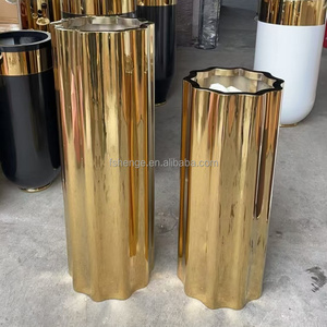 Jarrón decorativo elegante de acero inoxidable de metal dorado para hotel y hogar - Product Image 3