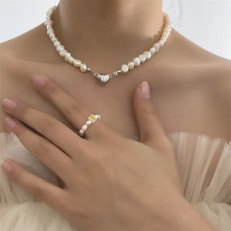 Collier magnétique d'amour de perle naturelle de haute qualité nouveau collier de chaîne de clavicule Simple Vintage pour les femmes
