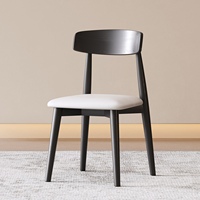 Chaise de salle à manger ergonomique moderne en bois massif avec dossier incurvé et revêtement durable, structure robuste pour la salle à manger à domicile