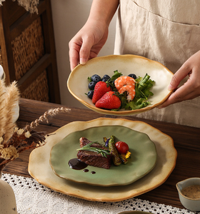 Ensemble de vaisselle en porcelaine de style européen écologique personnalisé de 16/18/20/24/48/80 pièces, assiettes en céramique émaillée pour restaurants - Product Image 1