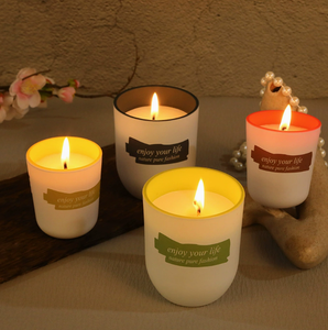 Bougie parfumée en cire de soja, quatre couleurs, quatre senteurs, dans un verre coloré, décoration d'intérieur, cadeau de mariage, vente en gros - Product Image 4