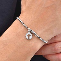 Nouveau Bracelet Unisexe Anniversaire en Acier Inoxydable Creux avec Pendentif Croix et Perle Carrée Style Minimaliste BR-3102