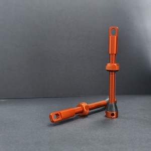 วาล์วแบบไร้ท่อ70มม. อุปกรณ์อลูมิเนียมอัลลอยสีส้มสำหรับจักรยาน - Product Image 1