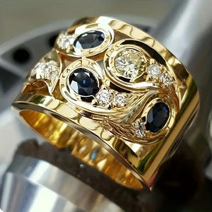 Anello Cocktail H442 in Oro Massiccio 18K con Zaffiro Taglio Brillante Rotondo, Montatura a Castone, Gioiello Unisex per Matrimonio - Product Image 1