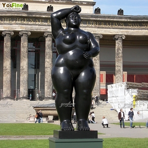 Sculpture de femme obèse assise en bronze abstrait moderne de taille personnalisée pour jardin extérieur - Product Image 5