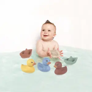 Jouets de bain pour bébé Vaporiser de l'eau Flottant Silicone Bateau Animaux Caoutchouc Canard Jouet de bain.