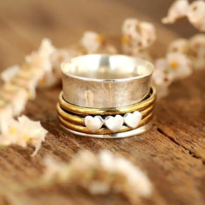 Anello Nuziale H265 con Motivo a Cuore in Argento, Anello Unisex di Fidanzamento con Incastonatura a Canale, Anelli alla Moda - Product Image 2